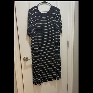 Black short sleeve t-shirt dress